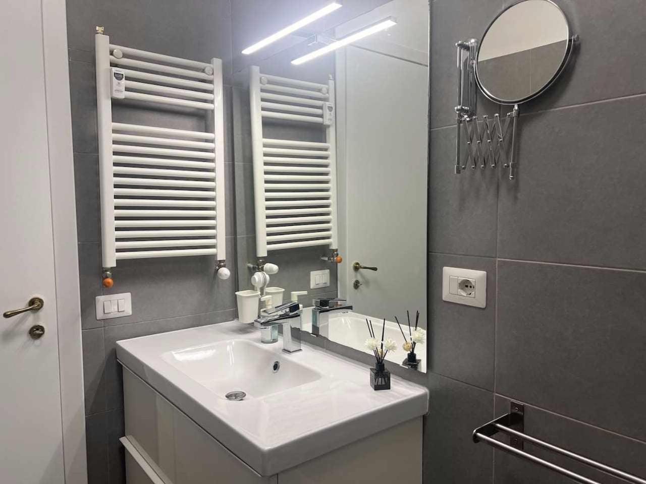 Modern Apartment In Monteverde โรม ภายนอก รูปภาพ